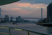 大桥AI战报刷新认知：原来我们过桥时脚下藏着一支“机器人大军”